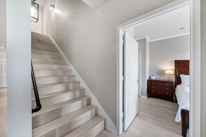 3 habitaciones, tabla de planchar con plancha, cuna de viaje y wifi 