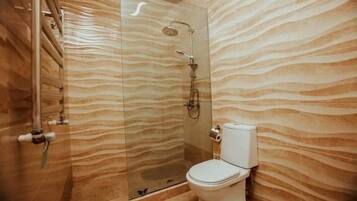 Appartamento City | Bagno | Set di cortesia gratuito, asciugacapelli, accappatoio, pantofole