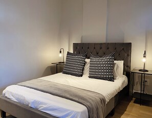 1 sovrum, skrivbord, strykjärn/strykbräda och wi-fi