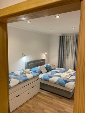 Iron/ironing board, Internet, bed sheets - Apartments Vujina - One Bedroom apartment and Balcony (Kastel Stafilic)