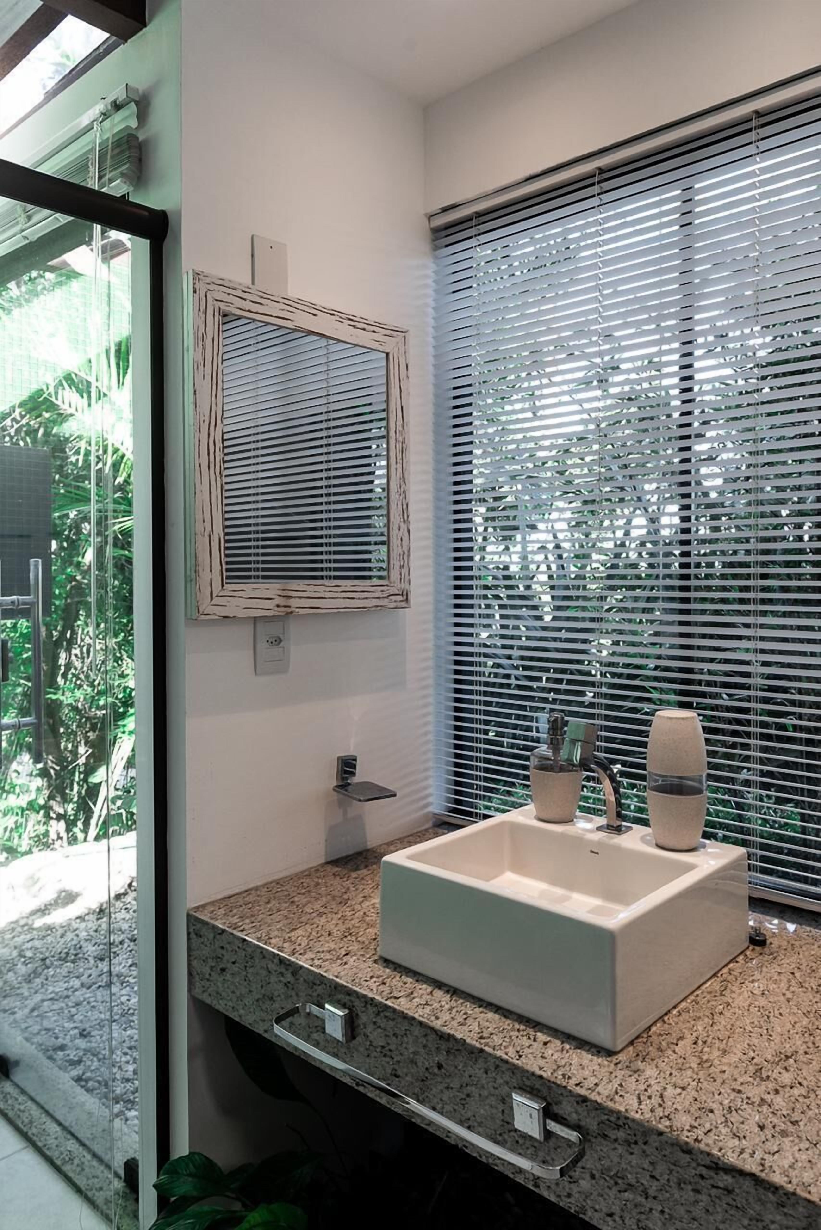 Comfort Studio | Bathroom | Shower, hair dryer, towels, soap