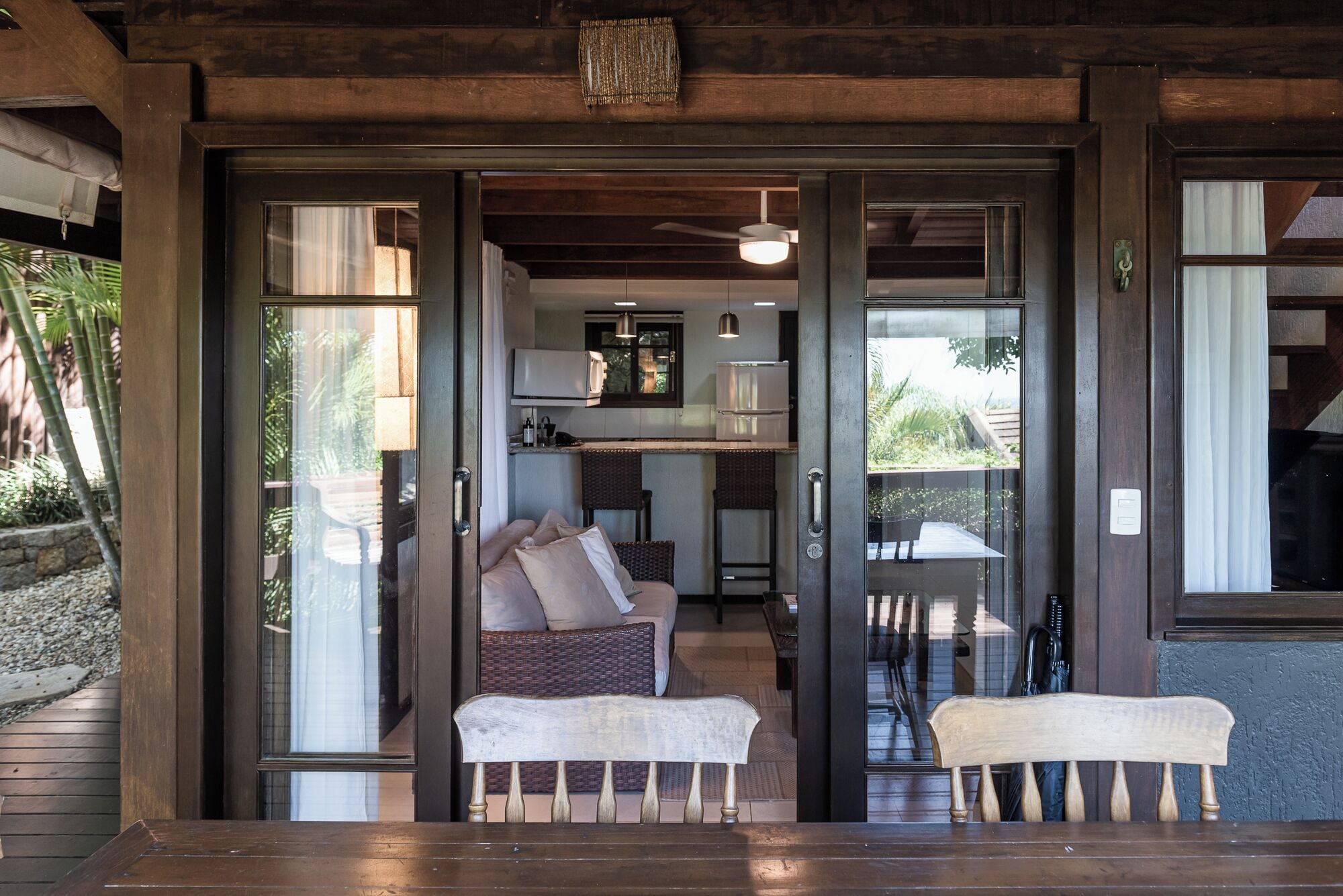 Family Cabin, Sea View | Living area | 40-inch Smart TV with cable channels