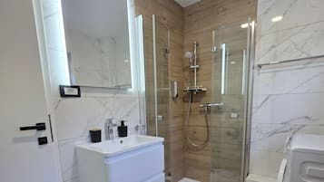 Shower, hair dryer, towels