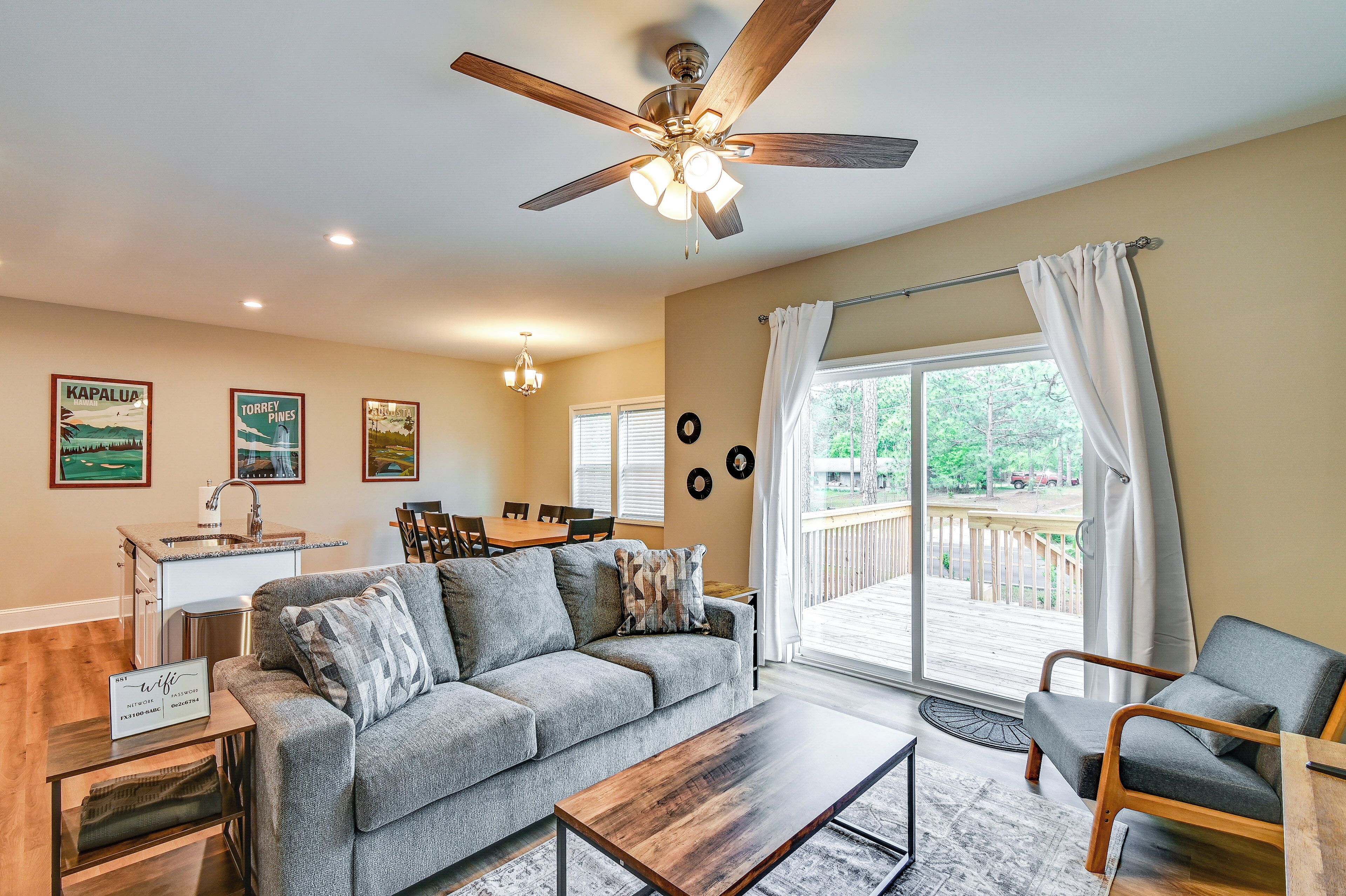 Aberdeen Townhome: Deck, Golf Course Community