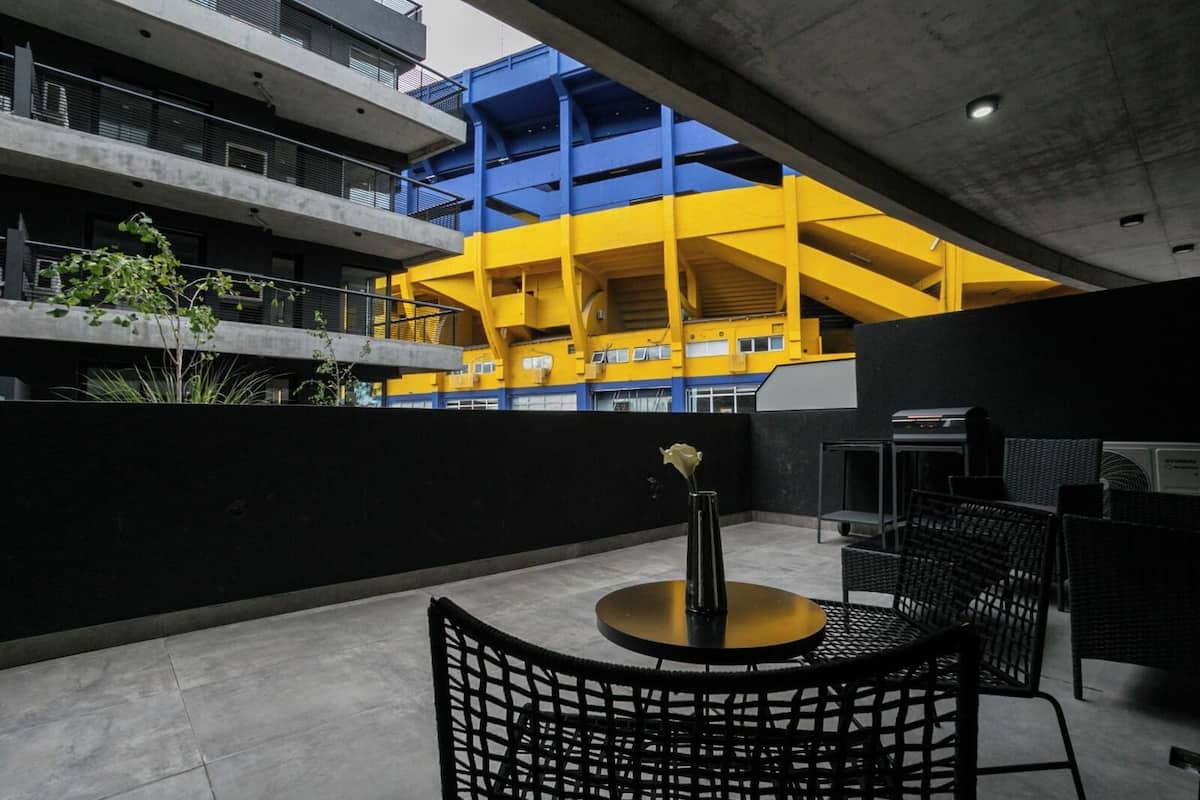 ห้องสวีท, ระเบียง | เครื่องนอนระดับพรีเมียม, ผ้านวมขนเป็ด, เตียงพร้อมฟูกเสริ  มที่นอน