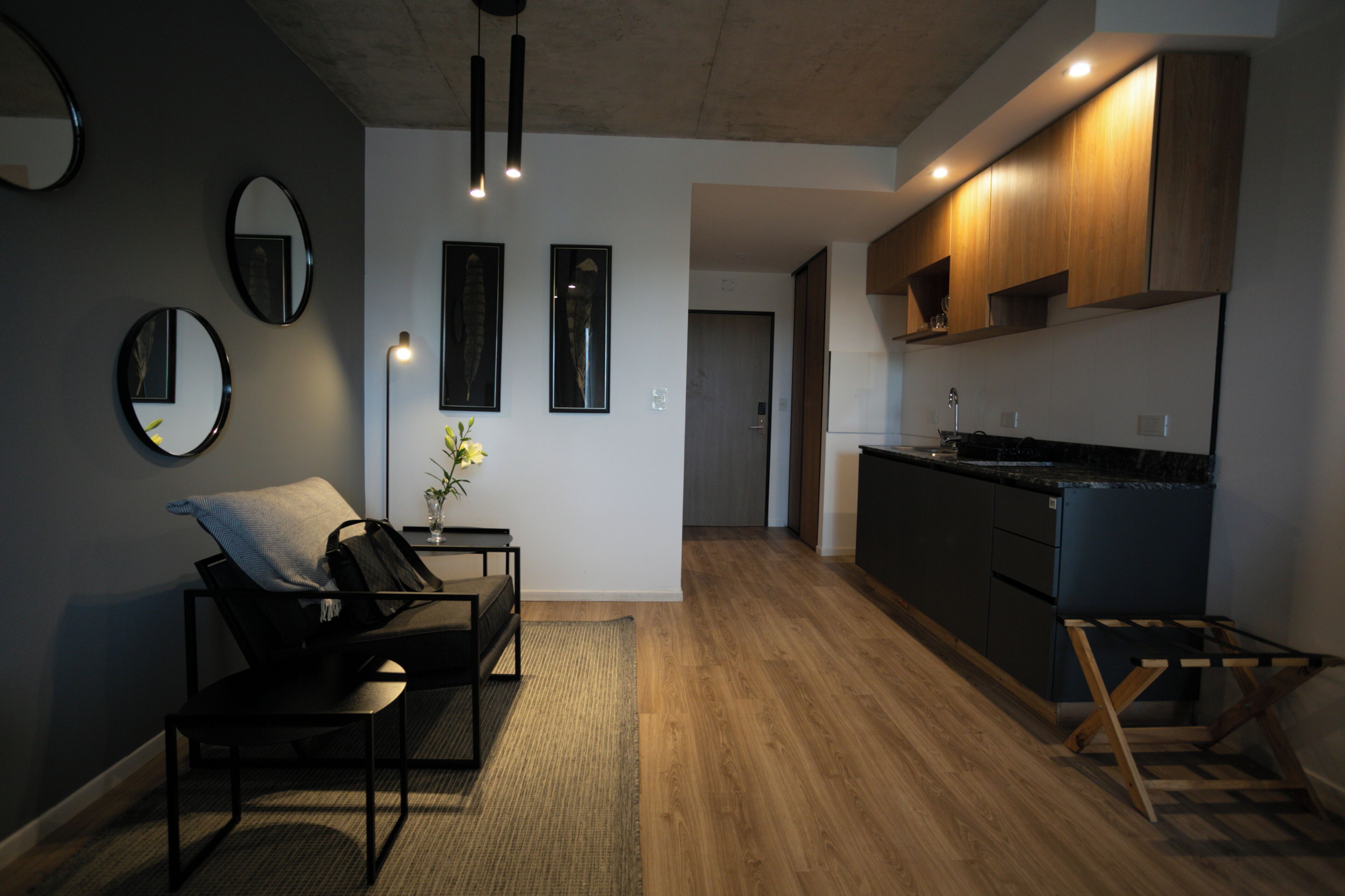 Estúdio, 2 camas de solteiro | Área de estar | TV LED 32 polegadas com canais a cabo