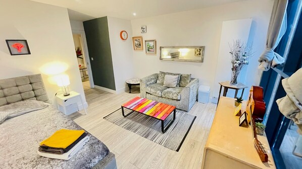 2 chambres, fer et planche à repasser, Wi-Fi gratuit, draps fournis