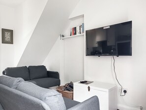 Fireplace - 2 bedroom accommodation in Wirskworth, near Brassington (Wirskworth, near Brassington)