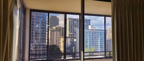 Interior - Luxury Ocean View One Bedroom4U! free WIFI-with pool and sauna 5min to the beach (Honolulu)
