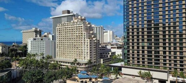 Exterior - Luxury Ocean View One Bedroom4U! free WIFI-with pool and sauna 5min to the beach (Honolulu)