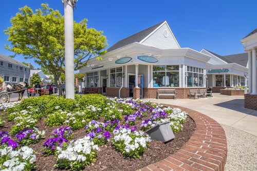 Coastal Cottage! Brand New Listing!