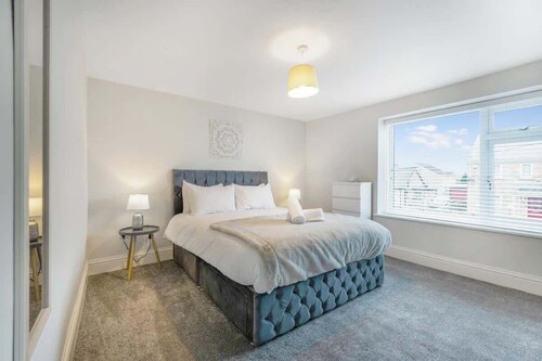 Stylish 2BR sleeps 4 in Bishop Auckland w/Parking