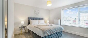Stylish 2BR sleeps 4 in Bishop Auckland w/Parking
