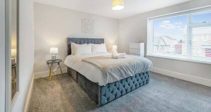 Stylish 2BR sleeps 4 in Bishop Auckland w/Parking