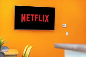 Dining - NEW! Stylish 5-Bed Flat in Thornaby, Big groups! (Thornaby)