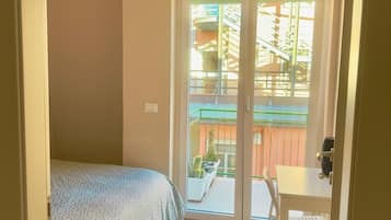 3 quartos, escrivaninha, Wi-Fi de cortesia, roupa de cama