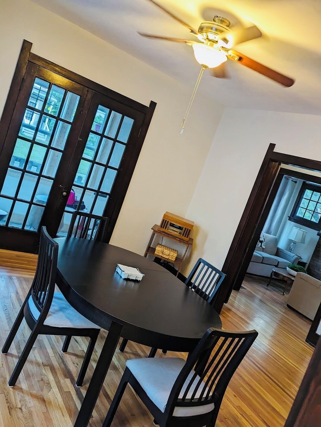 Cozy home on a peaceful street in College Hill.  Steps way from park & tennis.  