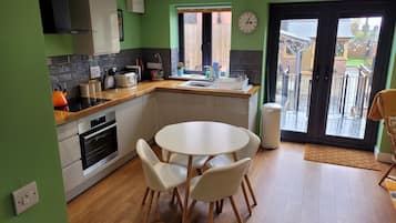 Kabin | Dapur pribadi | Lemari es, microwave, oven, dan kompor