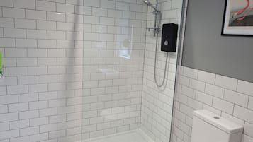 Cabane | Salle de bain | Douche, sĂšche-cheveux, serviettes fournies