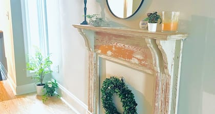 Cute and Close to Downtown! Off street parking w/ short walk to Academy/Stadium