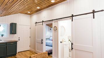 2 Schlafzimmer, Bügeleisen/Bügelbrett, Reisekinderbett, kostenloses WLAN