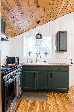 Refrigerador, microondas, horno, placa de cocina