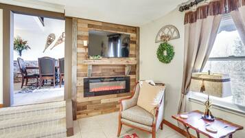 TV, fireplace