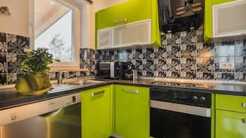 Kühlschrank, Mikrowelle, Ofen, Geschirrspüler