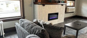 Historic Downtown Apt steps from eateries & WVU