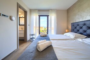 3 bedrooms, free WiFi, bed sheets