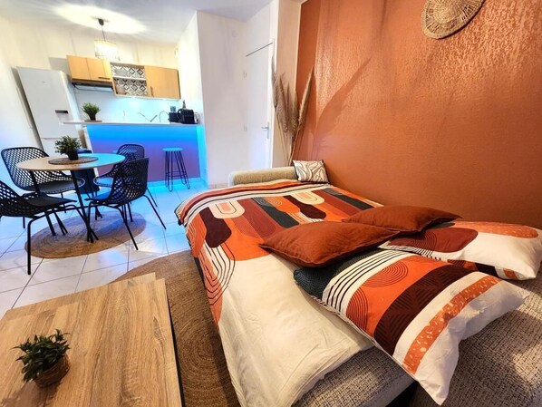 1 bedroom, iron/ironing board, free WiFi, bed sheets