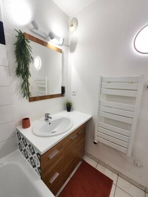 Hair dryer, towels
