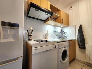 Fridge, microwave, stovetop, dishwasher - Terra de Bègles, Charmant Appartement au Plus Proche de Bordeaux (Bègles)