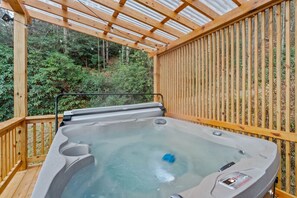 Tina de hidromasaje al aire libre