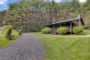 Exterior - Creekside Cabin Near Town (Fleetwood)