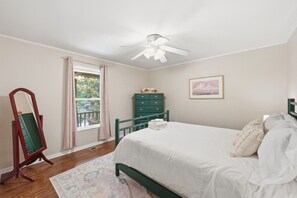 4 bedrooms, desk, iron/ironing board, travel cot