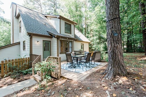 Charming 4BR ★ Family-Friendly ★ w/Backyard ★