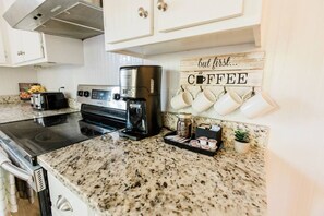 Frigorífic, microones, forn i placa de cuina 