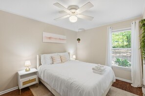 4 Schlafzimmer, Schreibtisch, Bügeleisen/Bügelbrett, Reisekinderbett