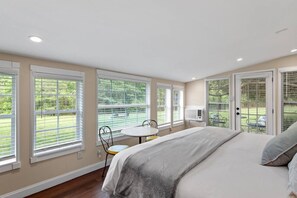 1 bedroom, desk, WiFi, bed sheets
