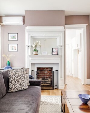 TV - In the heart of Adams Morgan | Vintage Charm (Washington)