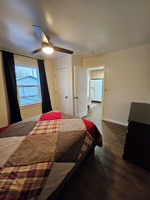 2 bedrooms, iron/ironing board, travel crib, WiFi - Charming & Updated "4 Square" Home in Guernsey, Centrally Located! W/2br, 1ba (Guernsey)