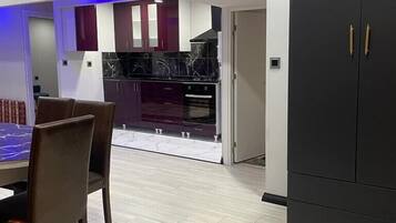 Family Duplex, Garden Area | Ruang tamu | 43 inci televisyen LED dengan satelit