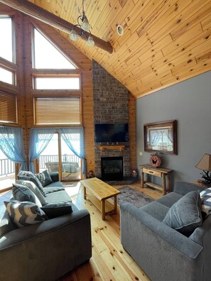 Smart TV, fireplace, DVD player, books - "The Cedar Lake Escape" is a lakeside retreat offering 5 bedrooms and 3 baths.
 (Cedar Lake)