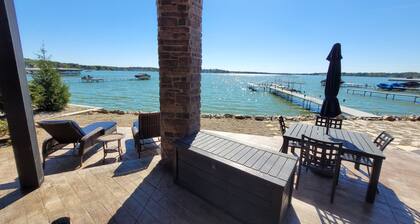 "The Cedar Lake Escape" is a lakeside retreat offering 5 bedrooms and 3 baths.