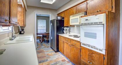 Cozy corner lot in Commerce, Texas.
