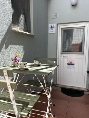 Outdoor dining - Villa Medusa - Studio Polvo (Parede)