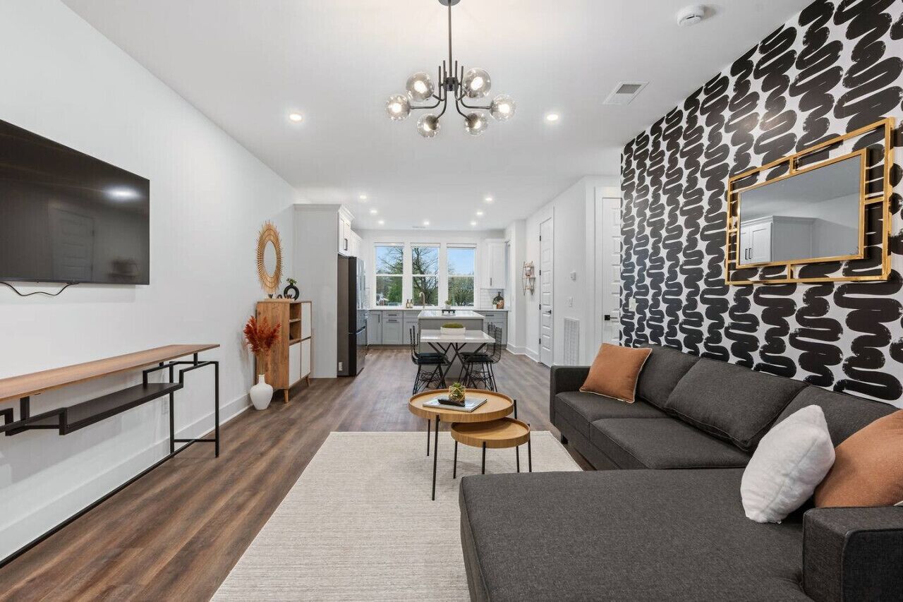 Rooftop - 3 bedrooms - sleeps 8 - Late checkout