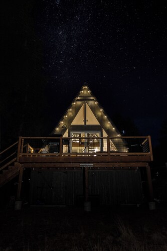 -Into the Woods A-Frame- Hot Tub- Fire Pit-