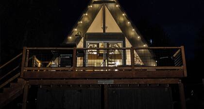 -Into the Woods A-Frame- Hot Tub- Fire Pit-